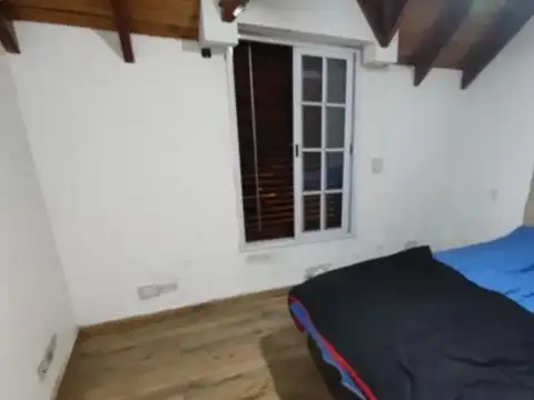 CASA DE 5 AMBIENTES EN VENTA - MORON CENTRO