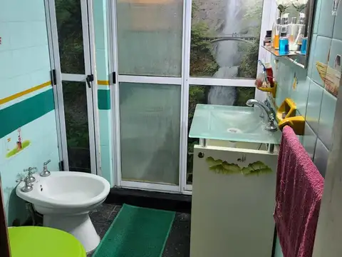 Casa 8 ambientes con 1 baño