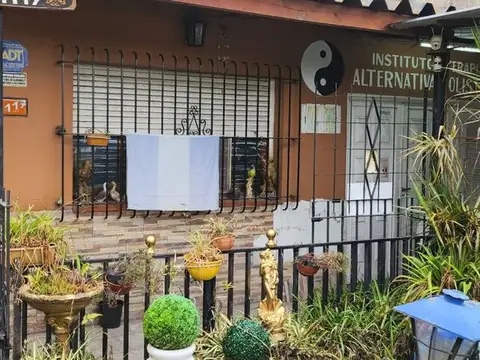 VENTA DE CASA EN CLAYPOLE 8 AMBIENTES