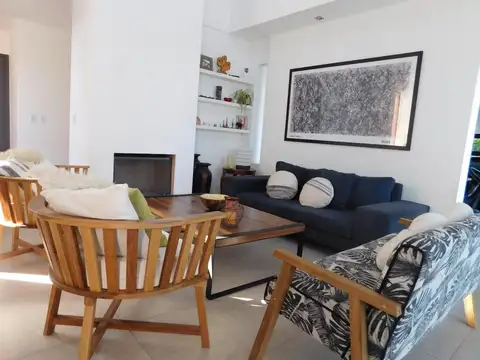 Casa en Alquiler Temporal con 4 cocheras