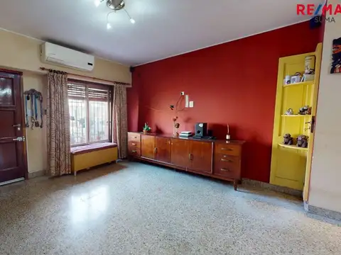 VENTA CASA 3 AMBIENTES EN BANFIELD CON COCHERA