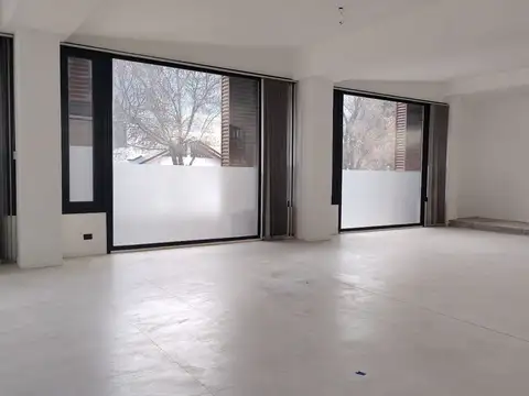 FINA PATAGONIA. Local comercial en alquiler ubicado en San Martin de los Andes