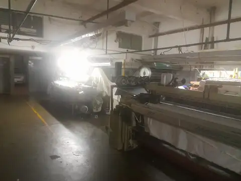 GALPON DE 300 M2. PORTON AUTOMATIZADO SOBRE AVENIDA