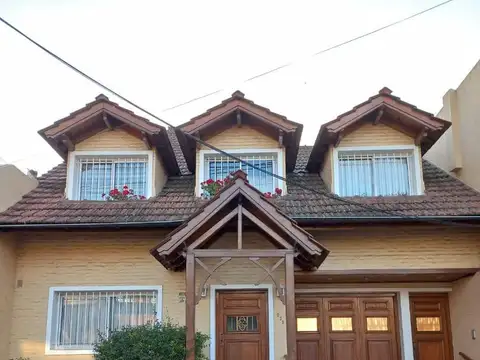 CHALET MORON CENTRO IMPECABLE ESTADO