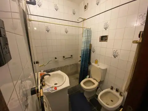 Casa de 3 dormitorios, sobre Av 19.