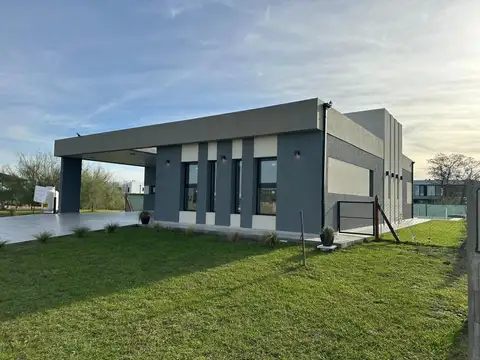 Casa 4 ambientes con 3 baños