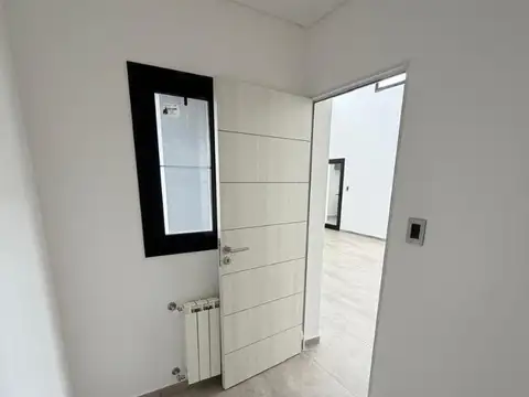Casa en Venta con 4 cocheras