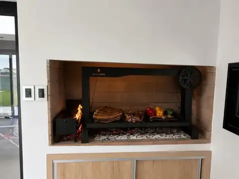 Casa en Venta con 5 cocheras