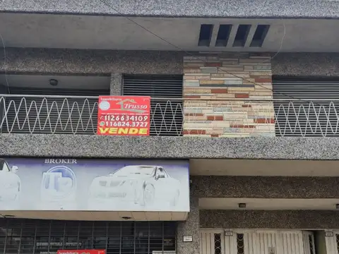 Casa con local sobre avenida San Martin Lomas del Mirador