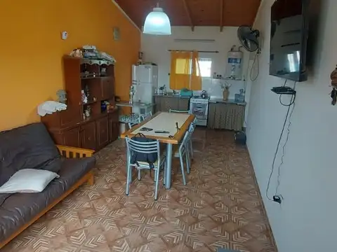 Casa 3 ambientes con 1 baño