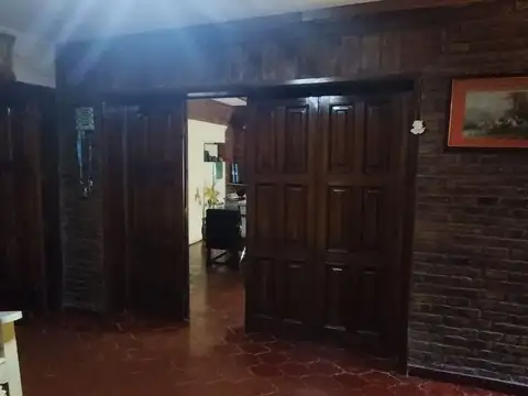 Casa 11 ambientes con 3 baños