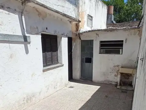 Casa interna única a reciclar, España y Hospitales, Rosario