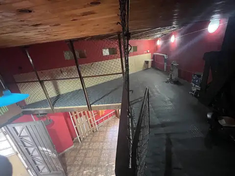 Casa 7 ambientes con 2 baños