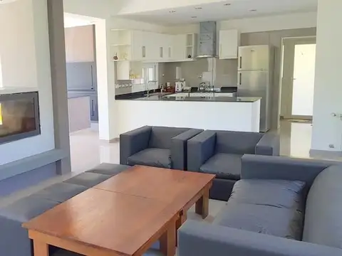 Casa en Alquiler en Ezeiza, USD 1.300