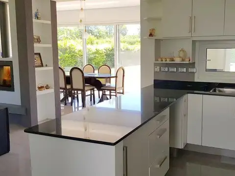 Casa en Alquiler en Ezeiza, USD 1.300