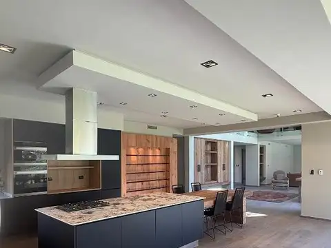 Casa 6 ambientes con 7 baños