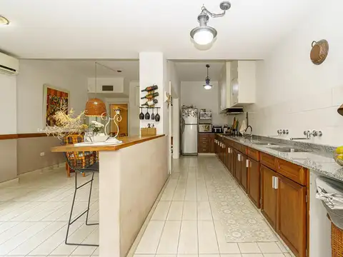 Casa en Venta con 3 cocheras