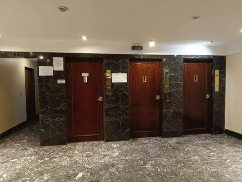 Paraguay 700, Piso 5