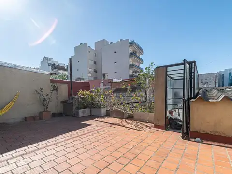 Venta. PH. 3 Ambientes. Terraza propia. Billinghurst y Perón