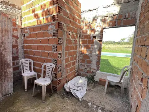 Casa a terminar de 138 m2 con pileta sobre lote de 1000 m2 a la venta en cañuelas