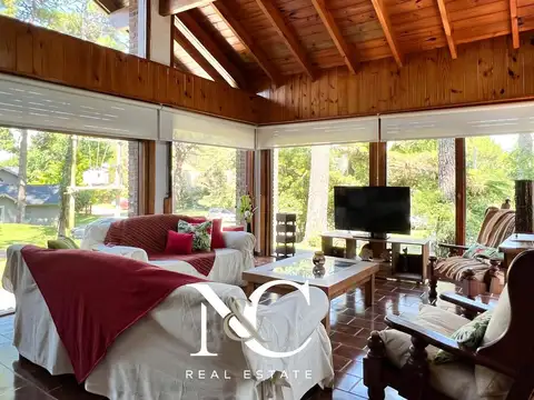 Casa 5 ambientes con 4 baños