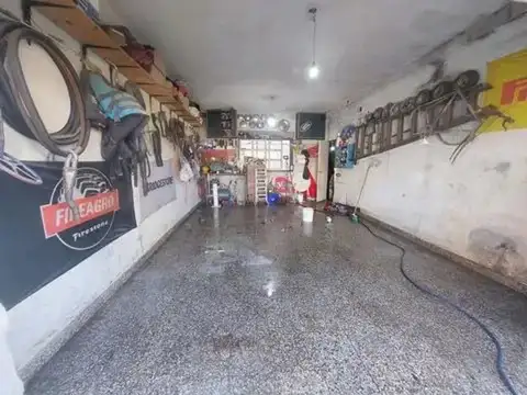 VENTA CASA 3 DORMITORIOS CON COCHERA LAS HERAS