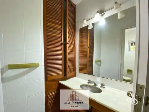 Casa 5 ambientes con 5 baños