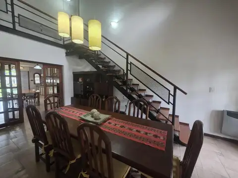Casa 5 ambientes con 3 baños