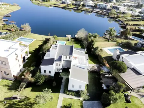 Casa en venta San Sebastian a la laguna, area central.  RESERVADA