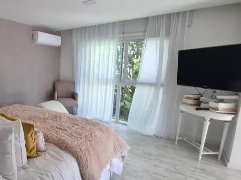 Casa en Venta con 4 cocheras