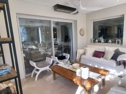 Casa en Venta con 4 cocheras