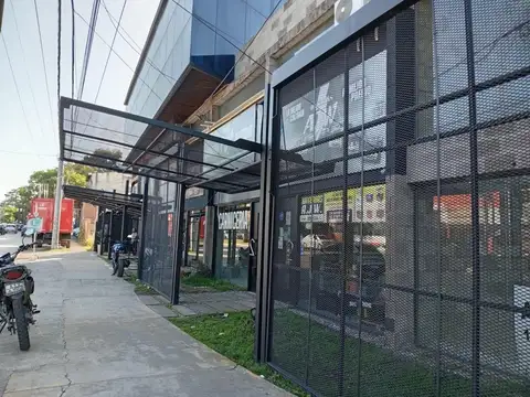 Local con ubicación estratégica , alto transito peatonal.