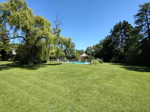 Venta. Casa 4 Ambientes. Amoblada. Con Pileta Y Quincho. Barrio Parque La Verdad, Capilla del señor