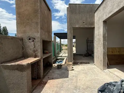 Casa 5 ambientes con 2 baños