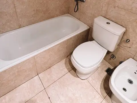 MONOAMBIENTE EN ALQUILER   CON COCHERA