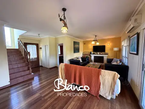 Casa 5 ambientes con 3 baños