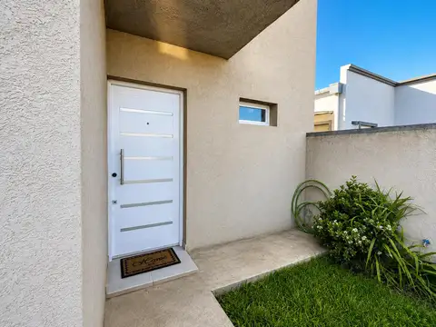 Casa en venta o permuta por depto 2 dormitorios en Tandil