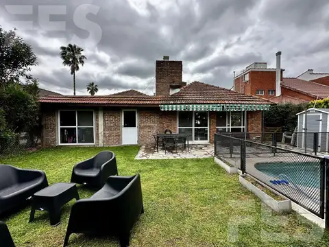 Casa en Venta con 3 cocheras