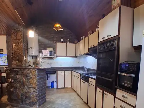Venta Casa Barrio Industrial  3 Dormitorios  con cochera