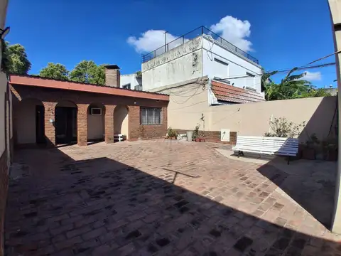 Venta Casa Barrio Industrial  3 Dormitorios  con cochera