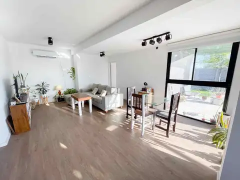 Casa en Alquiler con 3 cocheras