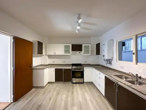Departamento 6 ambientes con 2 baños