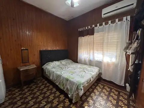 VENTA CASA 3 DORMITORIOS -COCHERA-PATIO. B. MATHEU