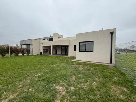 Casa en Venta en Funes, USD 290.000