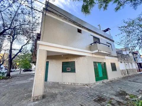 Venta Casa diversos ambientes. República de la Sexta - Rosario.