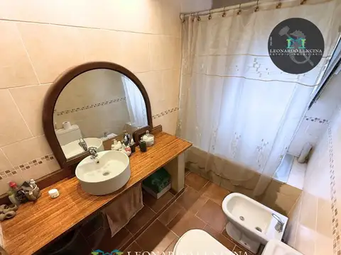 Casa en Alquiler con 3 cocheras