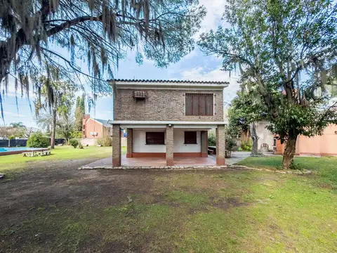 VENTA - Casa 3 dormitorios, jardín y piscina - Garita 15, Funes.