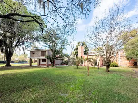 Casa en Venta con 2 cocheras