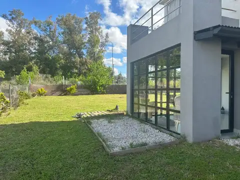 Venta Casa 5 ambientes en Barrio Santa Elena, Pilar del Este