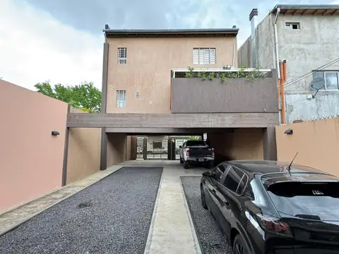 Casa en Alquiler con 1 cochera